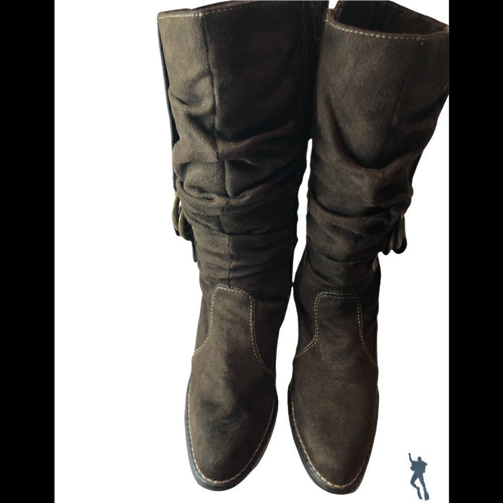 Predictions brown Suede boots. Size 6 1/2